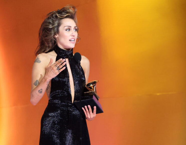LOS ANGELES, CALIFORNIA - FEBRUARY 04: Miley Cyrus accepts the "Best Pop Solo Performance" Award for "Flowers" onstage during the 66th GRAMMY Awards at Crypto.com Arena on February 04, 2024 in Los Angeles, California. (Photo by Kevin Mazur/Getty Images for The Recording Academy)