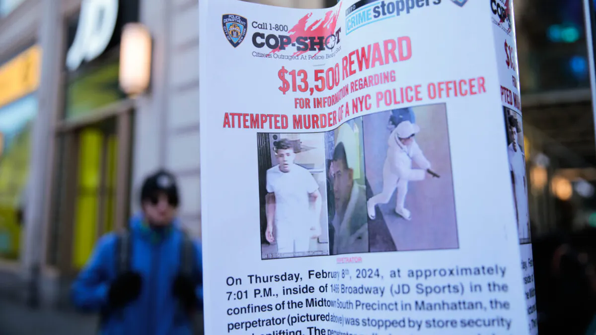 Illegal Immigrant Teen Arrested After Allegedly Shooting At Security Guard And NYPD Officer, Hitting Bystander In Times Square Robbery Attempt