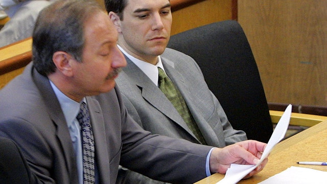REDWOOD CITY, CA - DECEMBER 9: Scott Peterson (R) sits in the courtroom at the San Mateo Superior Courthouse with his attorney Mark Geragos (L) during defense closing arguments in the penalty phase of Peterson's trial December 9, 2004 in Redwood City, California. Peterson was found guilty of first degree murder of his wife, Laci, and second degree murder of their unborn son and could receive the death penalty. (Photo by Fred Larson-Pool/Getty Images)