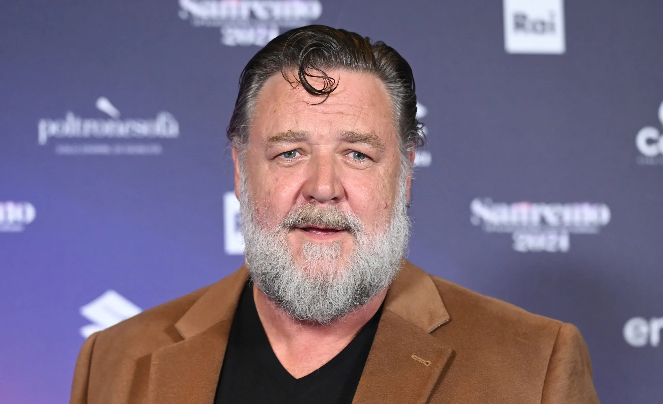 Russell Crowe Says He Fractured Both Legs On Robin Hood Set But