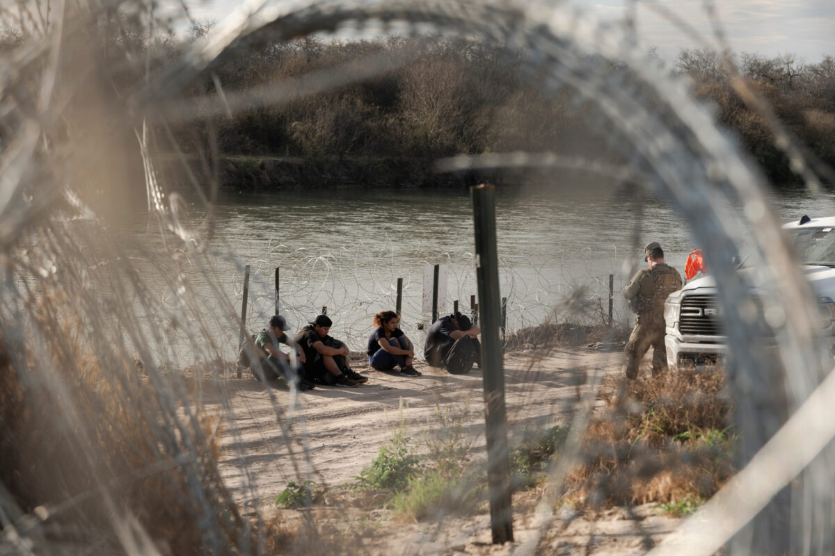 Appeals Court lifts ban on Texas law enabling arrest of undocumented immigrants