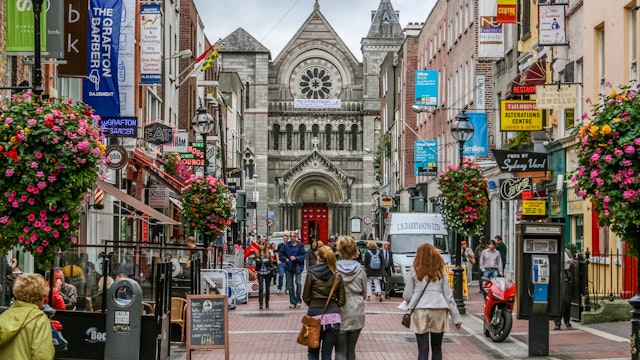 jamegaw. Getty Images. Shoppers on Grafton Street. Dublin, Ireland.