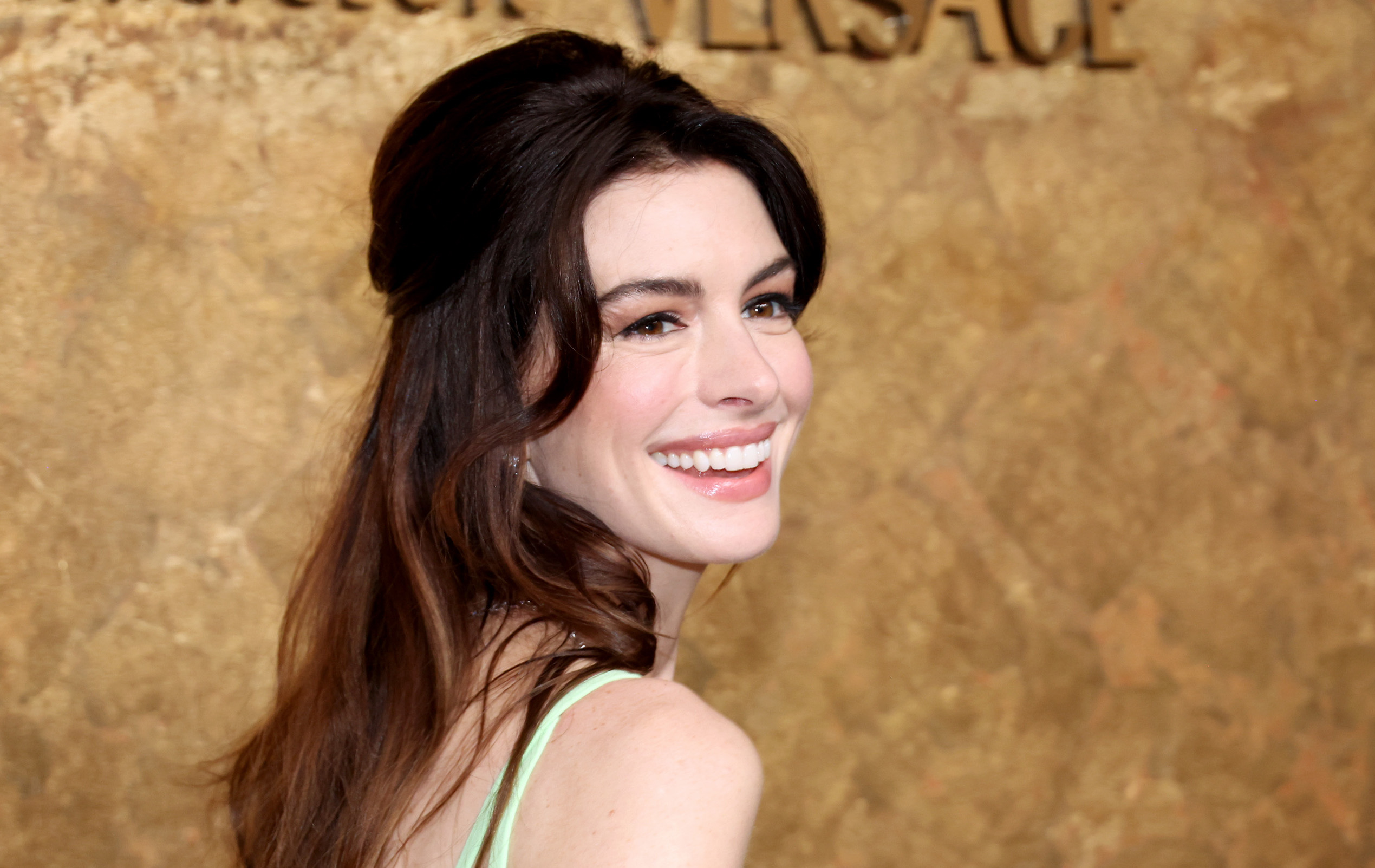 Anne Hathaway Says She Was Asked To ‘Make Out’ With 10 Potential Co-Stars In 1 Day ‘To Test For Chemistry’