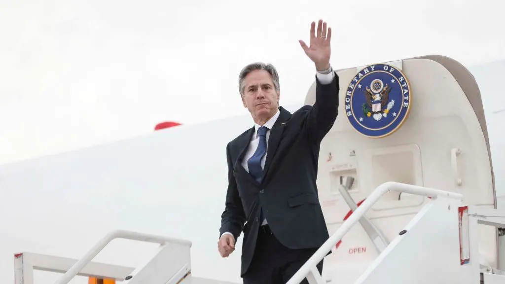 Blinken Busses Across Europe After Boeing 737 Suffers ‘Mechanical Issues’