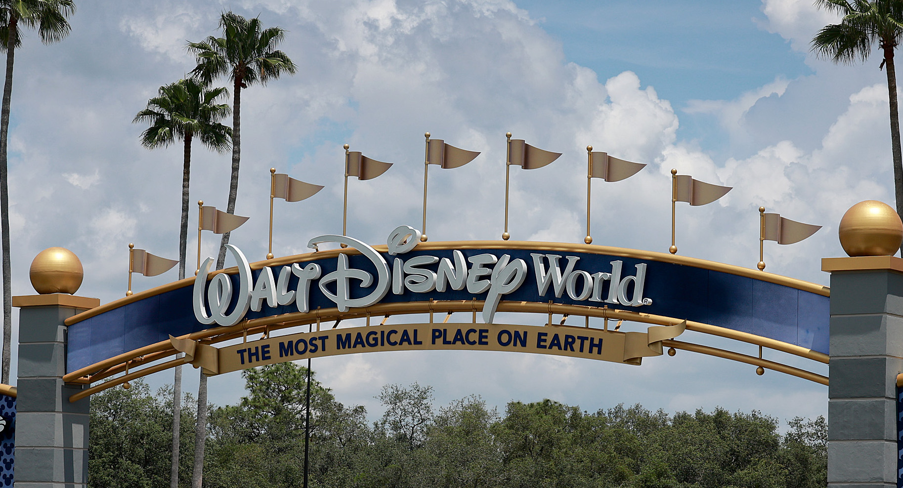 Walt Disney World Guest Raises Concerns Over Alleged Male Evil Queen Role: Report