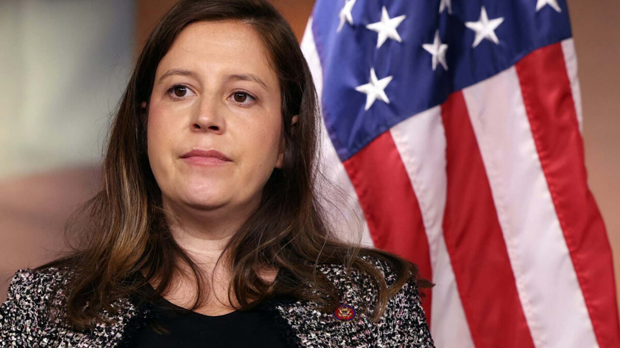 EE.UU. La representante Elise Stefanik (R-NY) asiste a una rueda de prensa después de una reunión de la conferencia republicana de la Cámara de Representantes en los EE. UU. Capitolio el 29 de junio de 2021 en Washington, DC.