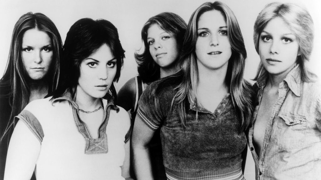 UNSPECIFIED - JANUARY 01: Photo of RUNAWAYS and Lita FORD and Joan JETT and Jackie FOX and Sandy WEST and Cherie CURRIE; Posed group portrait L-R Lita Ford, Joan Jett, Jackie Fox, Sandy West and Cherie Currie (Photo by Gems/Redferns)