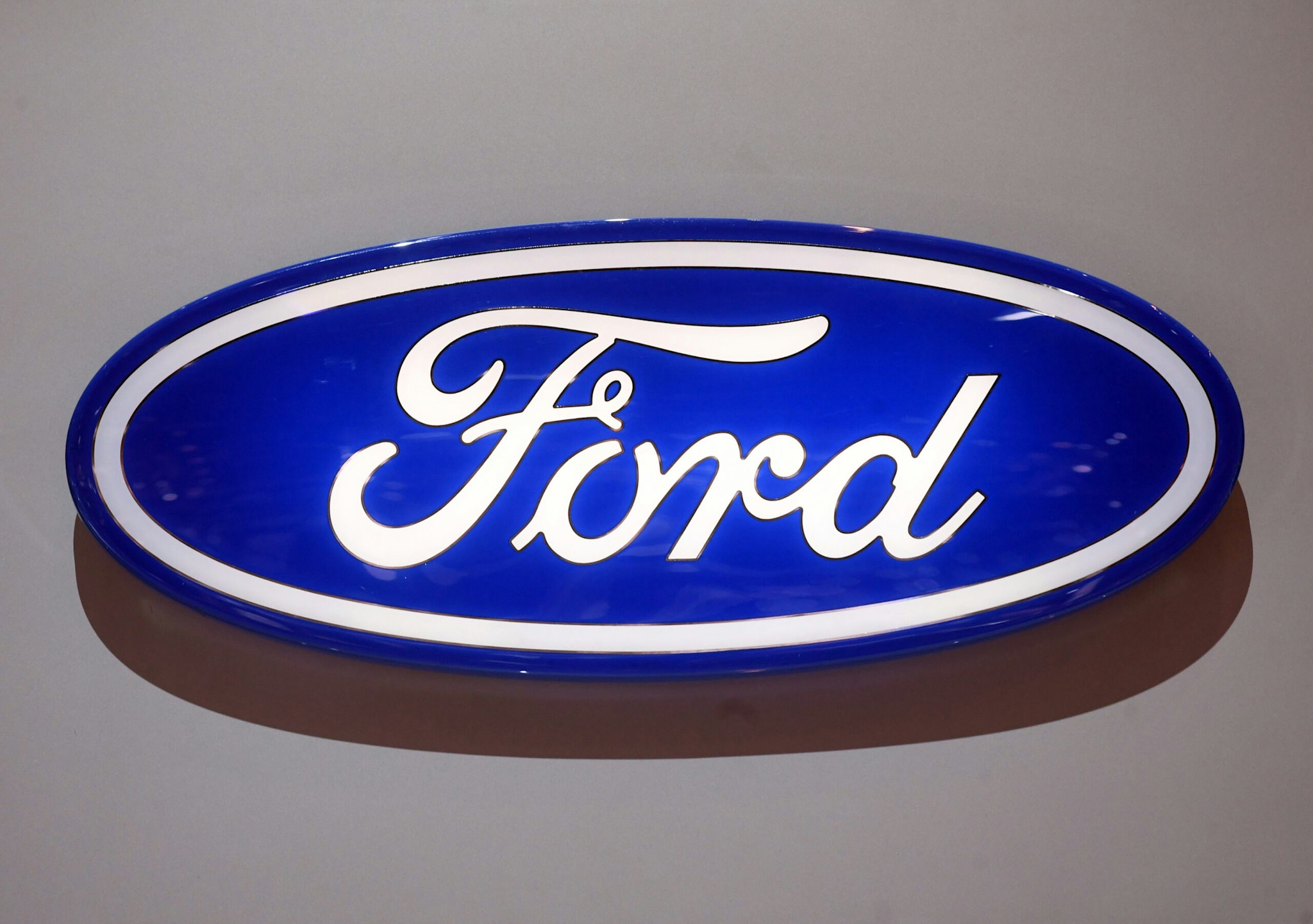 07 March 2018, Switzerland, Geneva: The logo of carmaker Ford is displayed during the 2nd Press Day at the 2018 Geneva Motor Show.