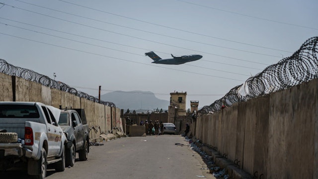 A C-17 Globemaster takes off as Taliban fighters secure the outer perimeter, alongside the American controlled side of of the Hamid Karzai International Airport in Kabul, Afghanistan, Sunday, Aug. 29, 2021. (MARCUS YAM / LOS ANGELES TIMES)