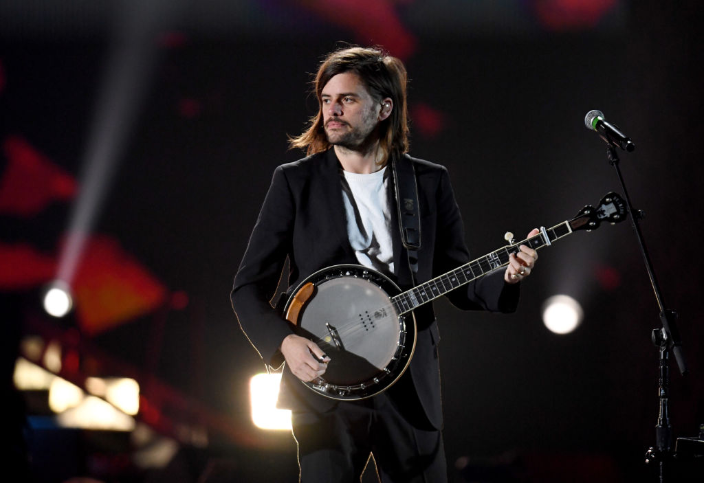 Video: Renowned Banjo Player Challenges Nancy Pelosi in Debate on Populism and Democracy
