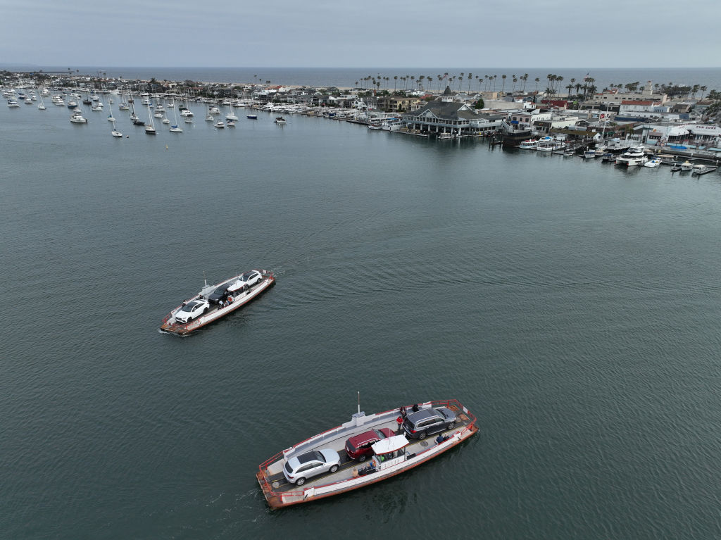 Footage Captures Notorious Undocumented Immigrants Arriving at Affluent California Harbor Before Vanishing