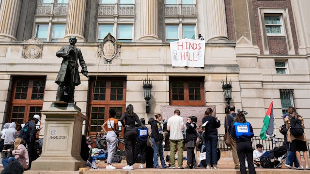 TOPSHOT - Pro-Palestinian student protestors gather on the front steps of Hamilton Hall at Columbia University in New York City on April 30, 2024. New York police entered Columbia University's campus late April 30, 2024 and were in front of a building barricaded by pro-Palestinian student protesters, an AFP reporter saw. Dozens of people were around Hamilton Hall, on the Columbia campus in the middle of New York City, as police arrived and began pushing protesters outside, the reporter said. (Photo by Mary Altaffer / POOL / AFP) (Photo by MARY ALTAFFER/POOL/AFP via Getty Images)