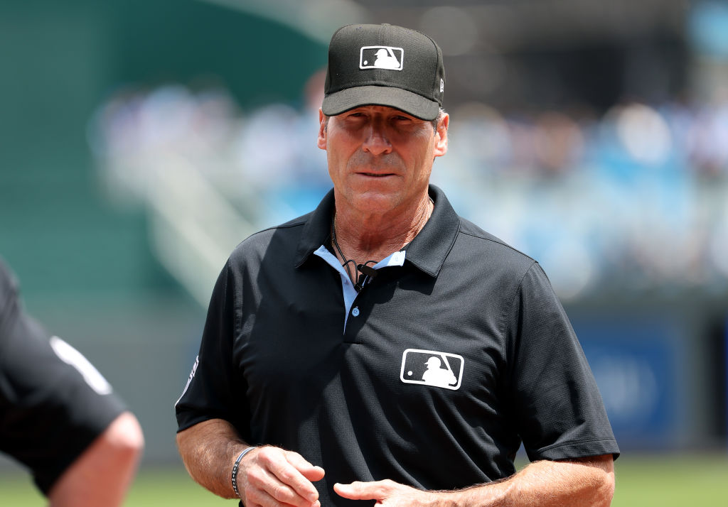MLB Umpire Ángel Hernández Retires After Criticism
