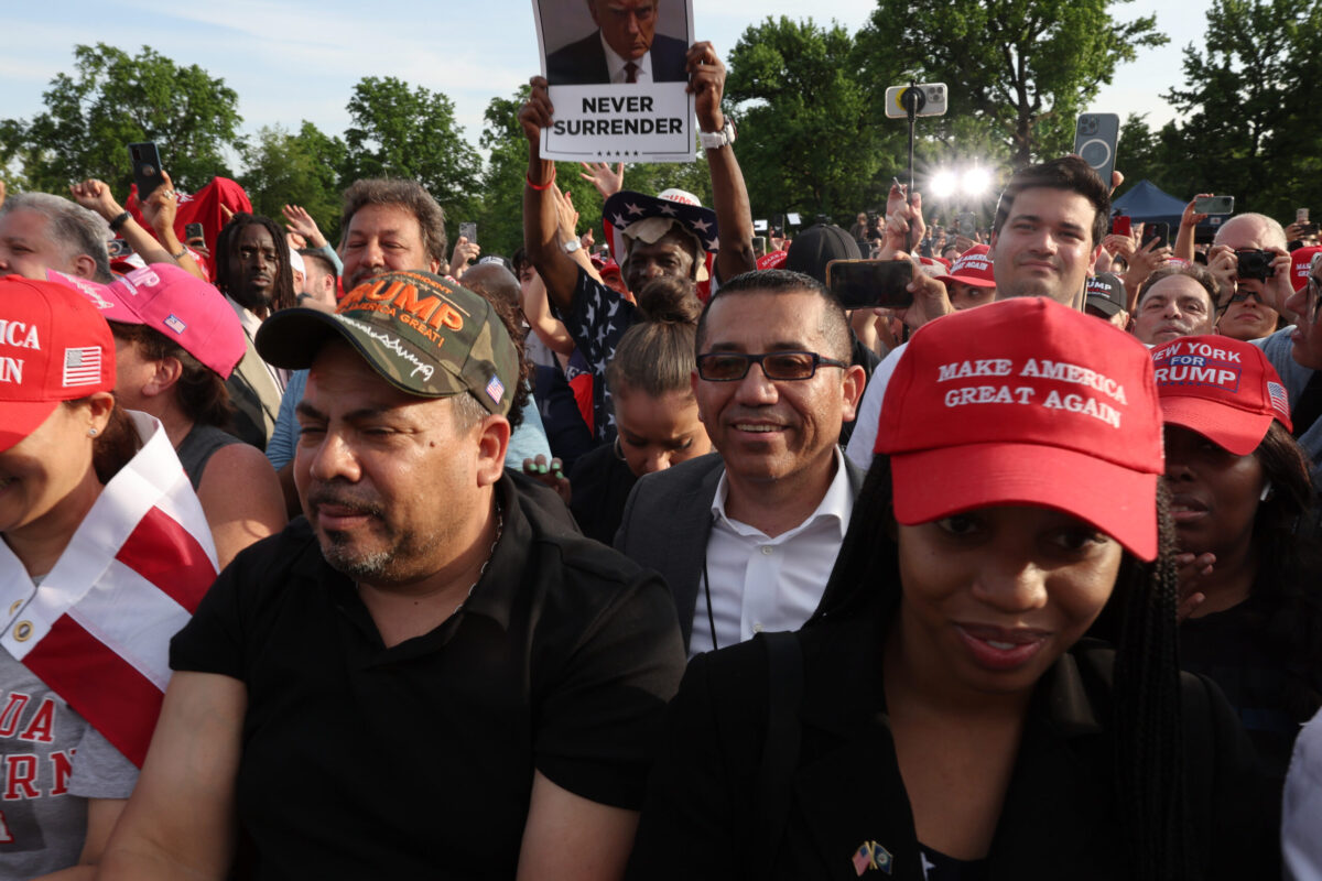 CNN reporter surprised by the large turnout at Trump’s rally in the Bronx, noting it’s more than Democrats expected