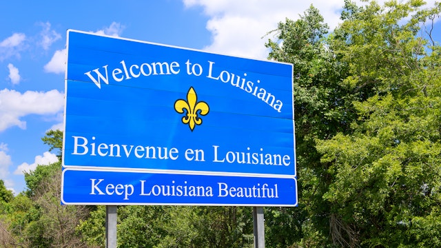 Welcome to Louisiana / Bienvenue en Louisiana sign next to highway