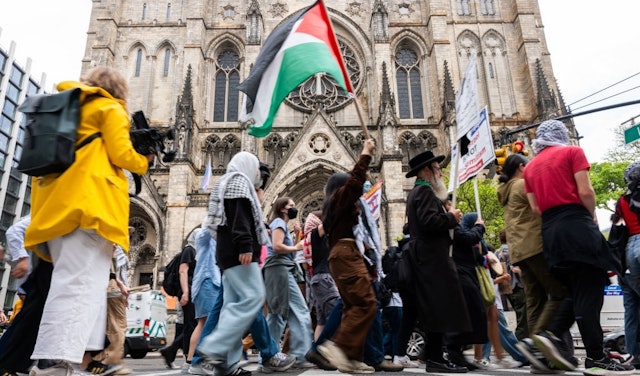 Pro-Palestinian protesters walk from Columbia University down to Hunter College as protests at area universities and colleges continue on May 06, 2024 in New York City. (Photo by Spencer Platt/Getty Images)
