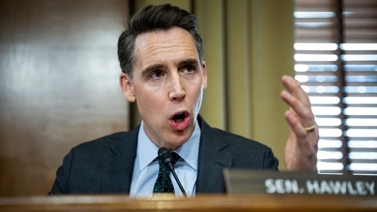 Senator Hawley criticizes the Biden Administration for granting ‘De Facto Amnesty’ to undocumented immigrants