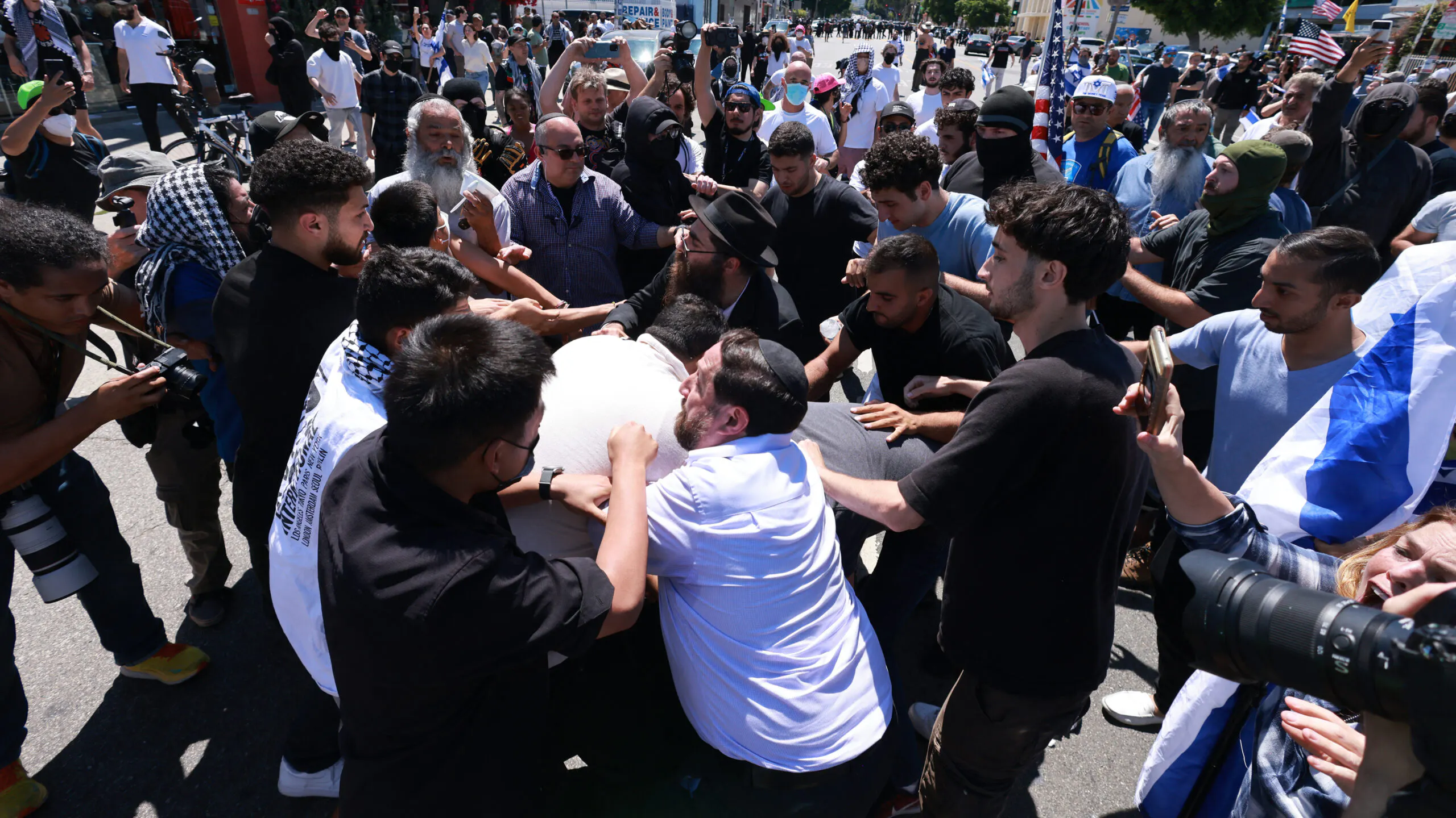 Jews Beaten By Pro-Hamas Extremists Outside Synagogue In Los Angeles