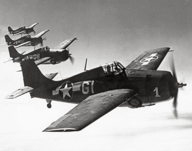 US Navy Grumman F6F "Hellcat" group of fighter planes flying over the Pacific. 1943. (Photo by: Photo12/Universal Images Group via Getty Images)