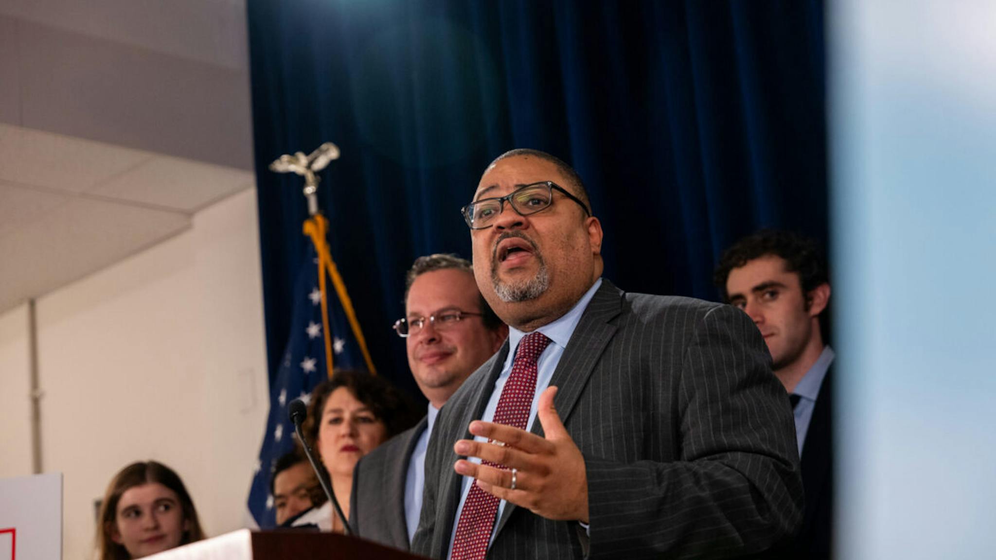 Manhattan D.A. Alvin Bragg Manhattan District Attorney Alvin Bragg stands with members of his staff at a news conference following the conviction of former U.S. President Donald Trump in his hush money trial on May 30, 2024 in New York City.