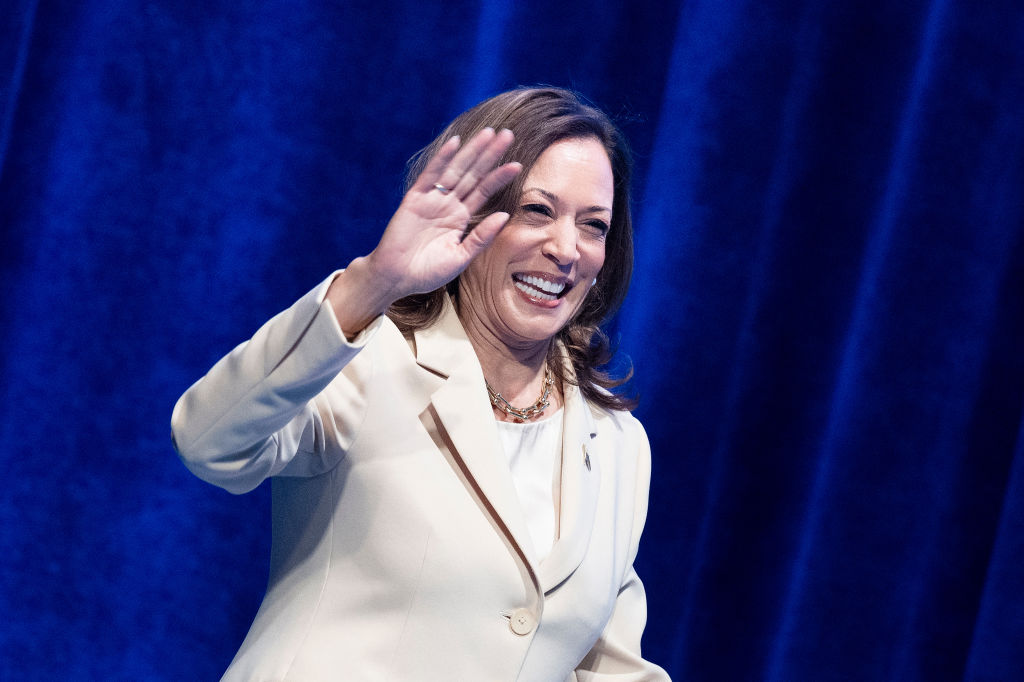 The Media Desperately Tries To Turn Mediocre Kamala Into A Star