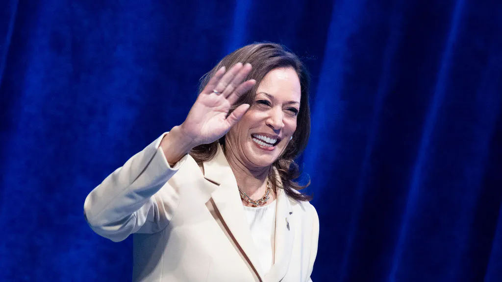 The Media Desperately Tries To Turn Mediocre Kamala Into A Star