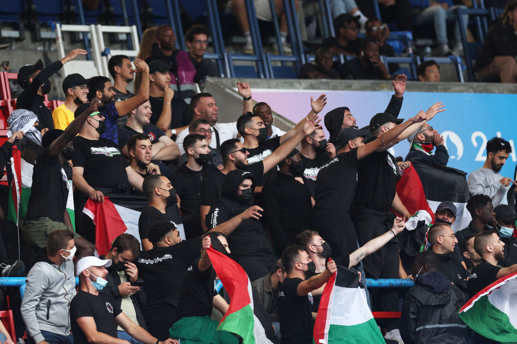 Anti-Israel Demonstrators Chant ‘Heil Hitler,’ Do Nazi Salute Taunting Israeli Olympic Team