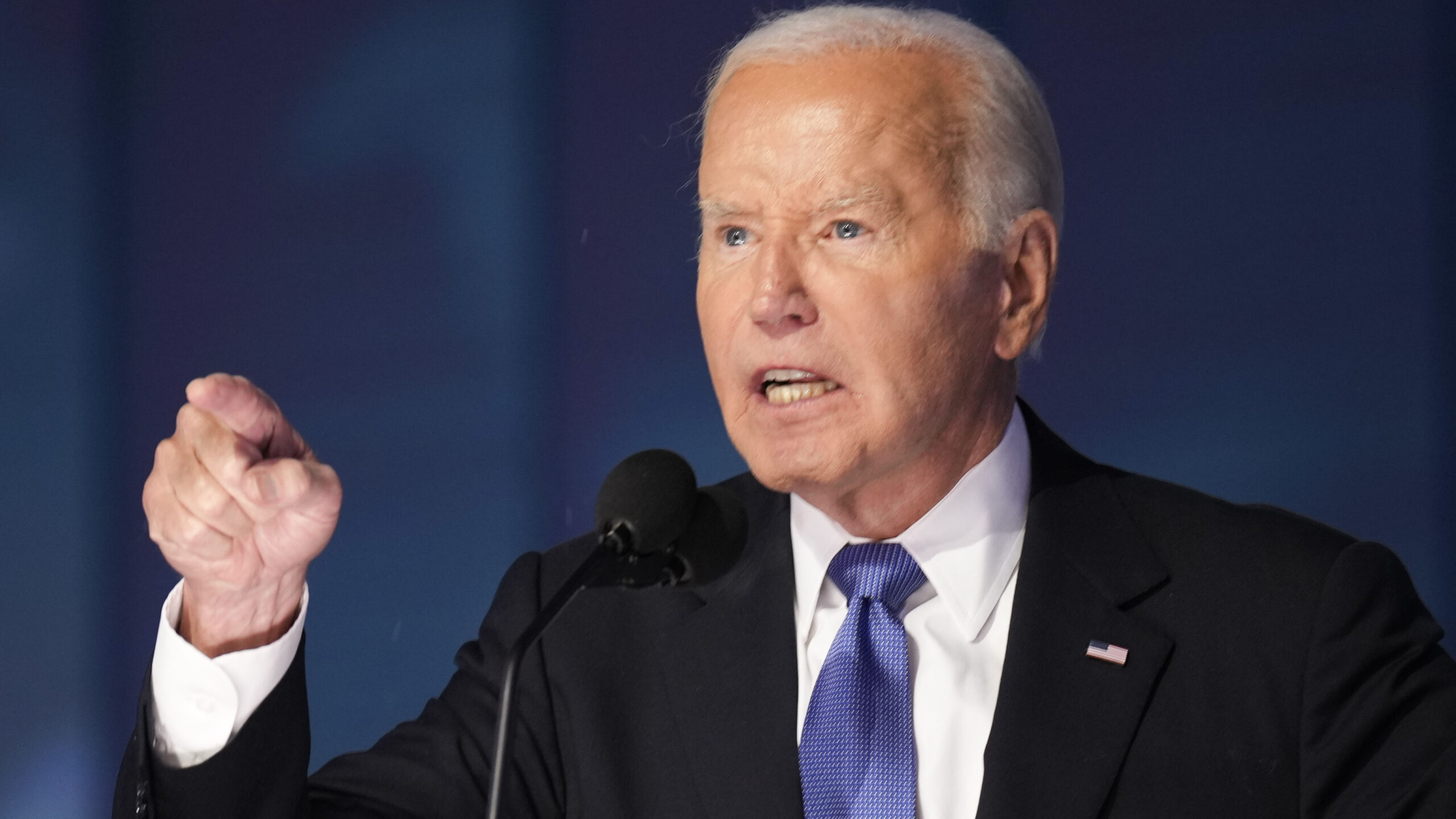 Biden Seen ‘Visibly Shaking’, Could Not Get Into SUV On His Own: Report