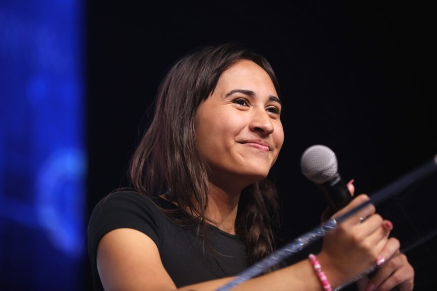 Chloe Cole speaking with attendees at the 2024 Chapter Leadership Summit at Huntington Place in Detroit, Michigan. 13 June 2024. Gage Skidmore from Surprise, AZ, United States of America. Wikimedia Commons.