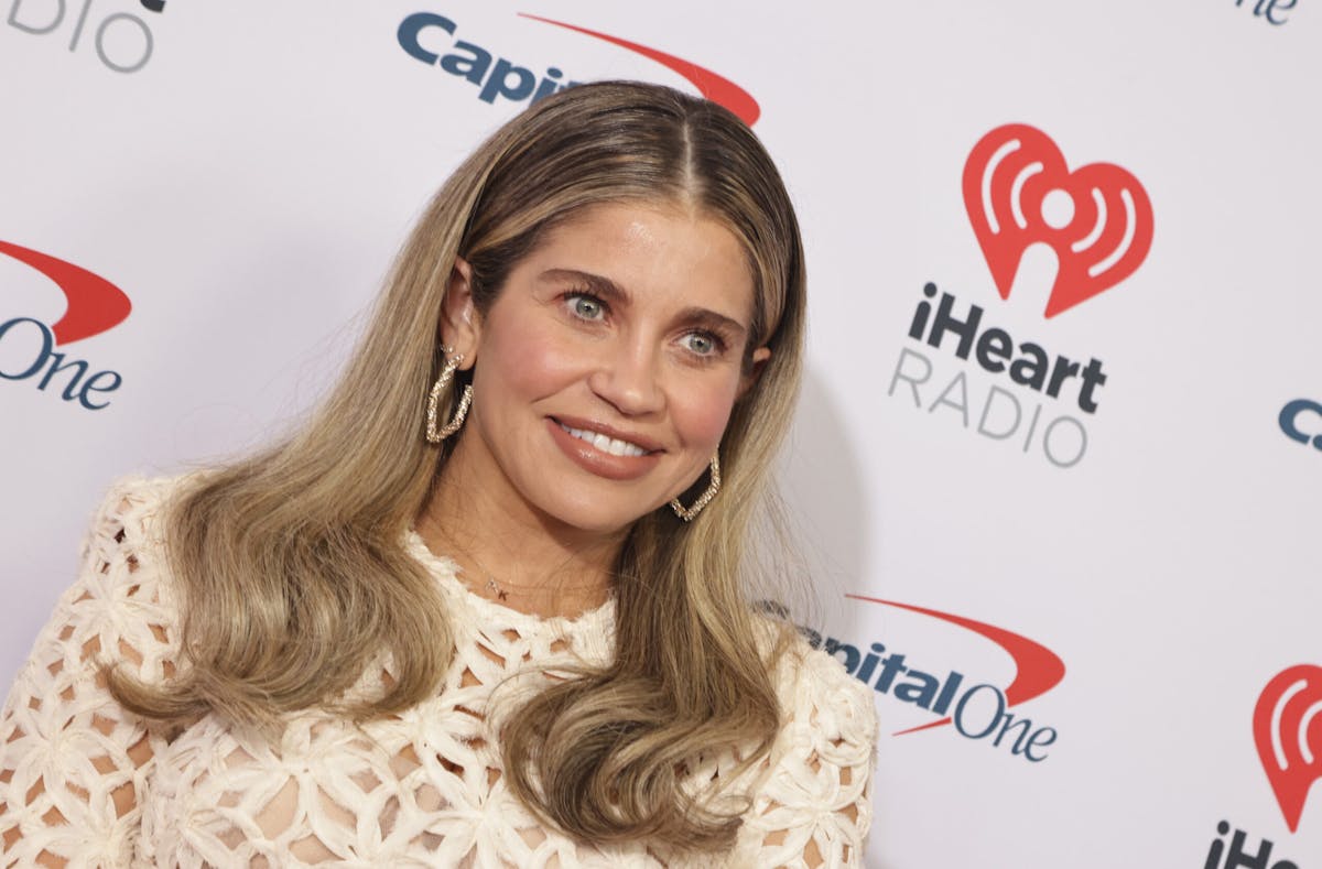 NextImg:‘Boy Meets World’ Star Danielle Fishel Reveals Breast Cancer Diagnosis