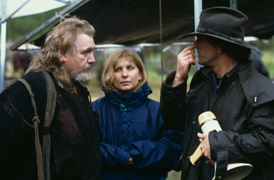 Mel Gibson (right) directs actor Brian Cox in the film 'Braveheart', 1995. (Photo by Richard Blanshard/Getty Images)