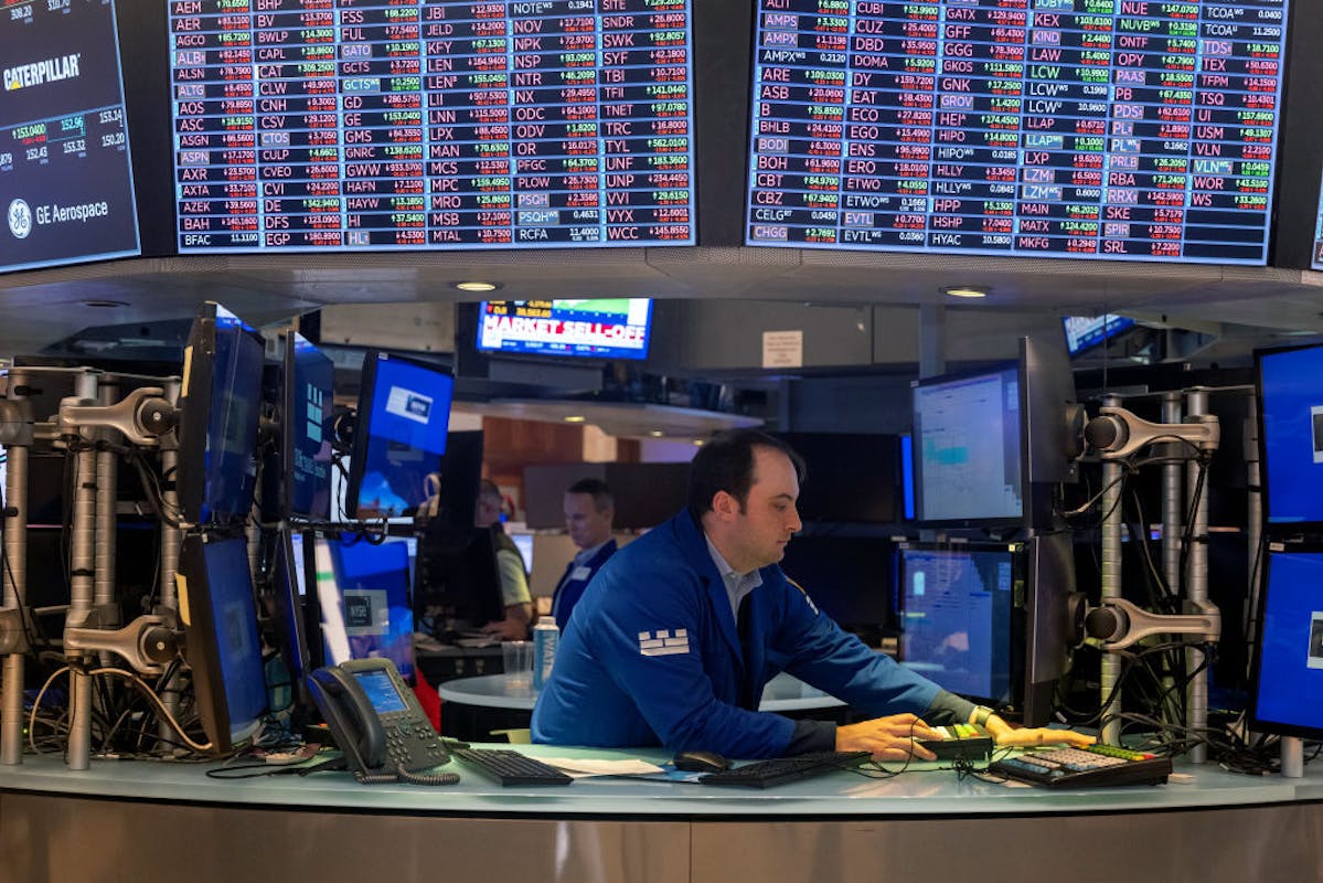 NextImg:Dow Drops More Than 1,000 Points As Global Markets Plunge Amid Recession Fears