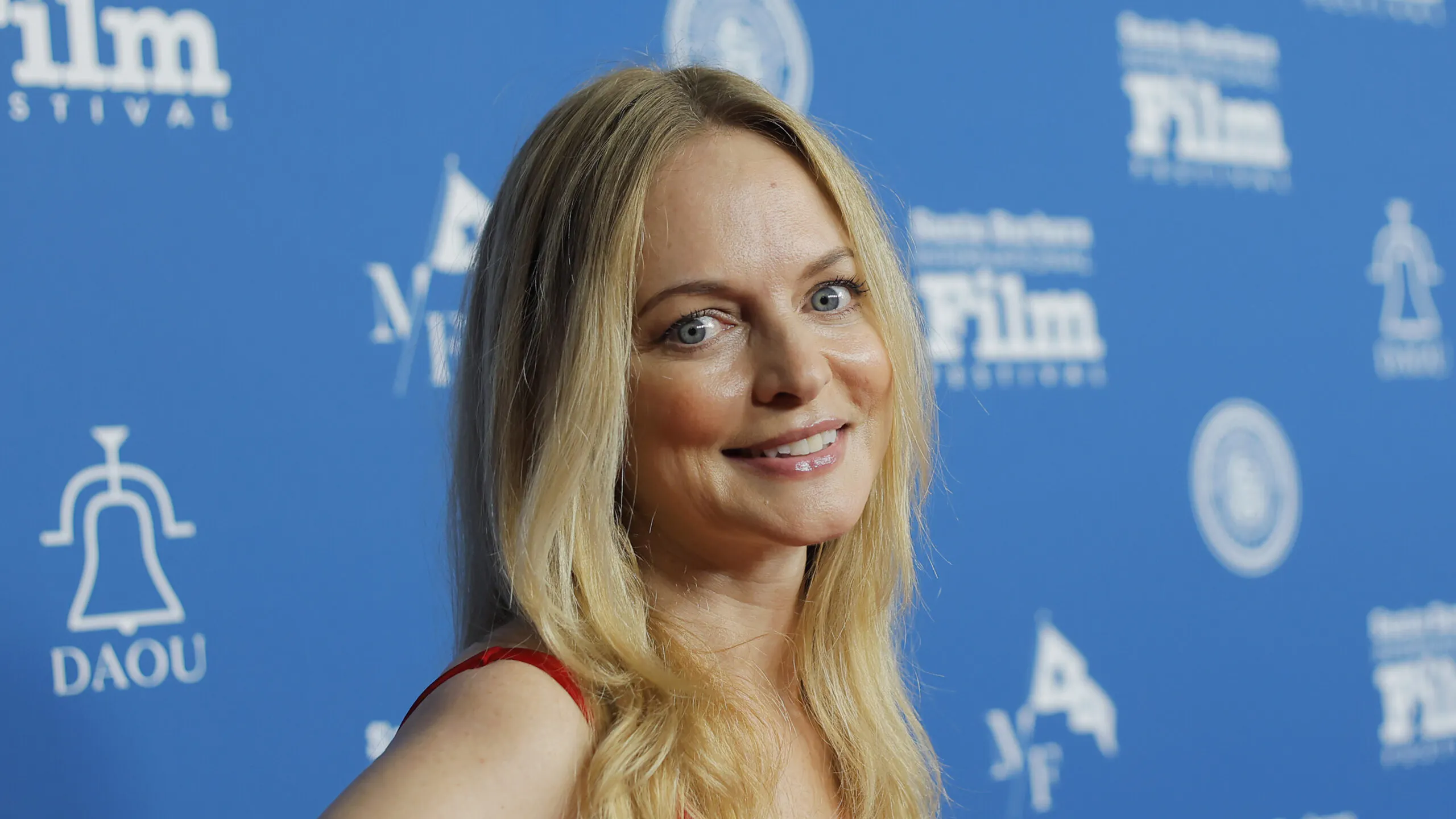 ‘Austin Powers’ Actress Says Dad Told Her ‘Hollywood Would Claim My Soul,’ Now They’re Estranged