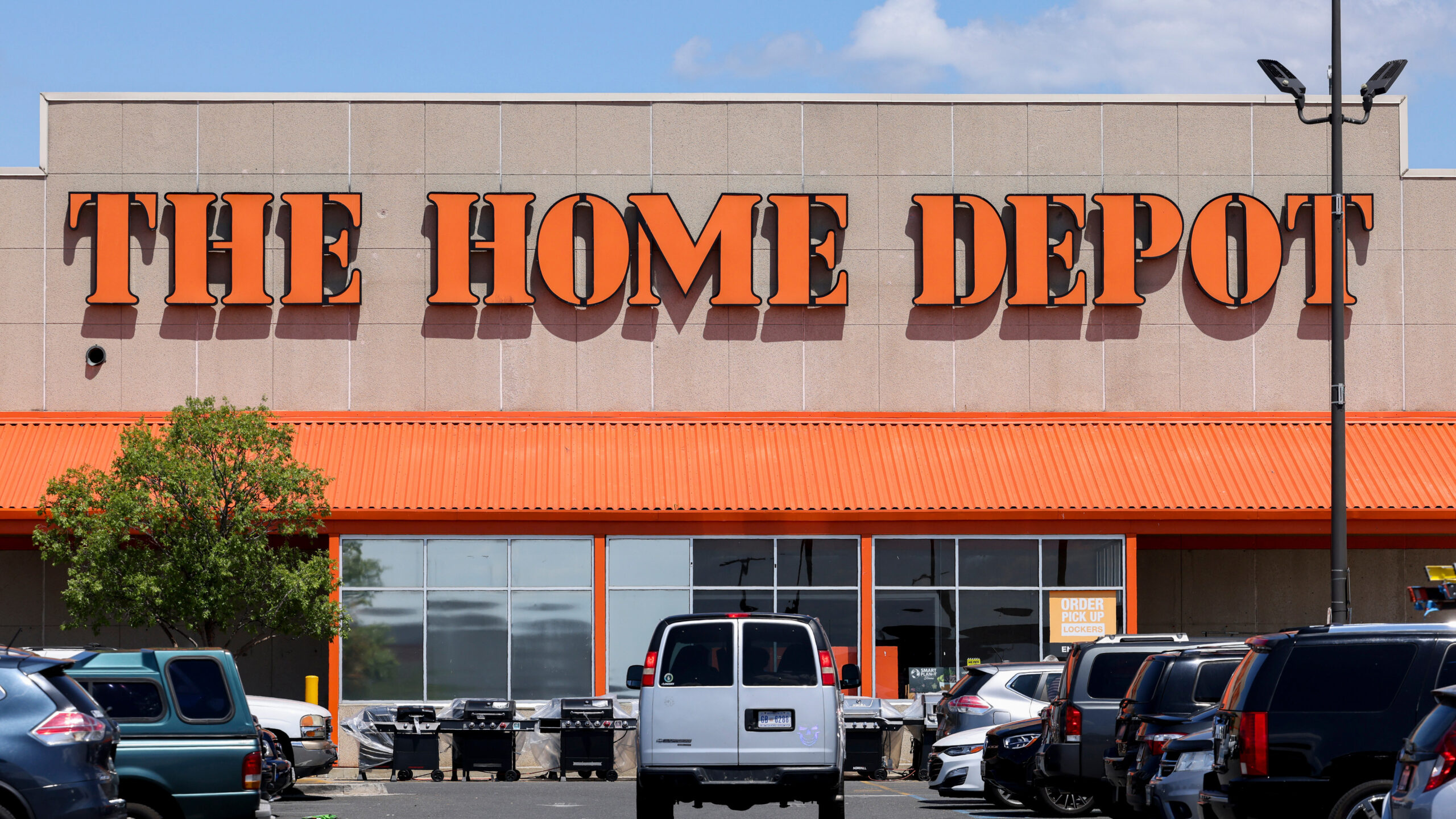 Home Depot Issues Warning About Economy As Election Nears