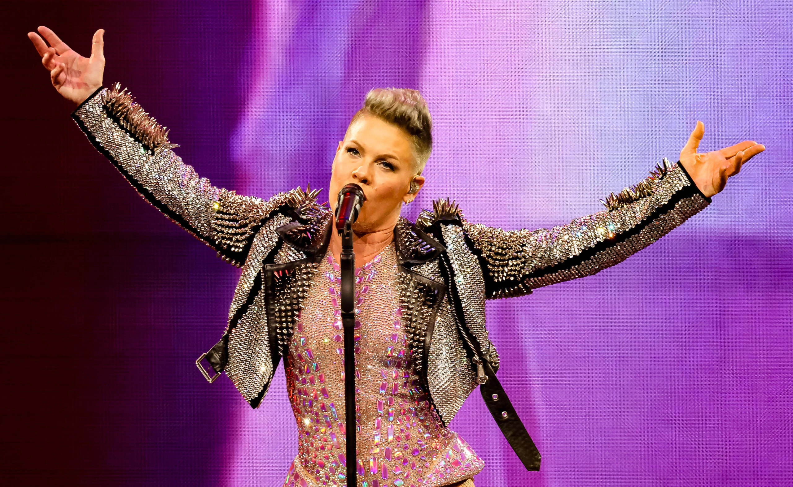 Involved Pink Rabid Abortion Activist Pink To Perform At DNC