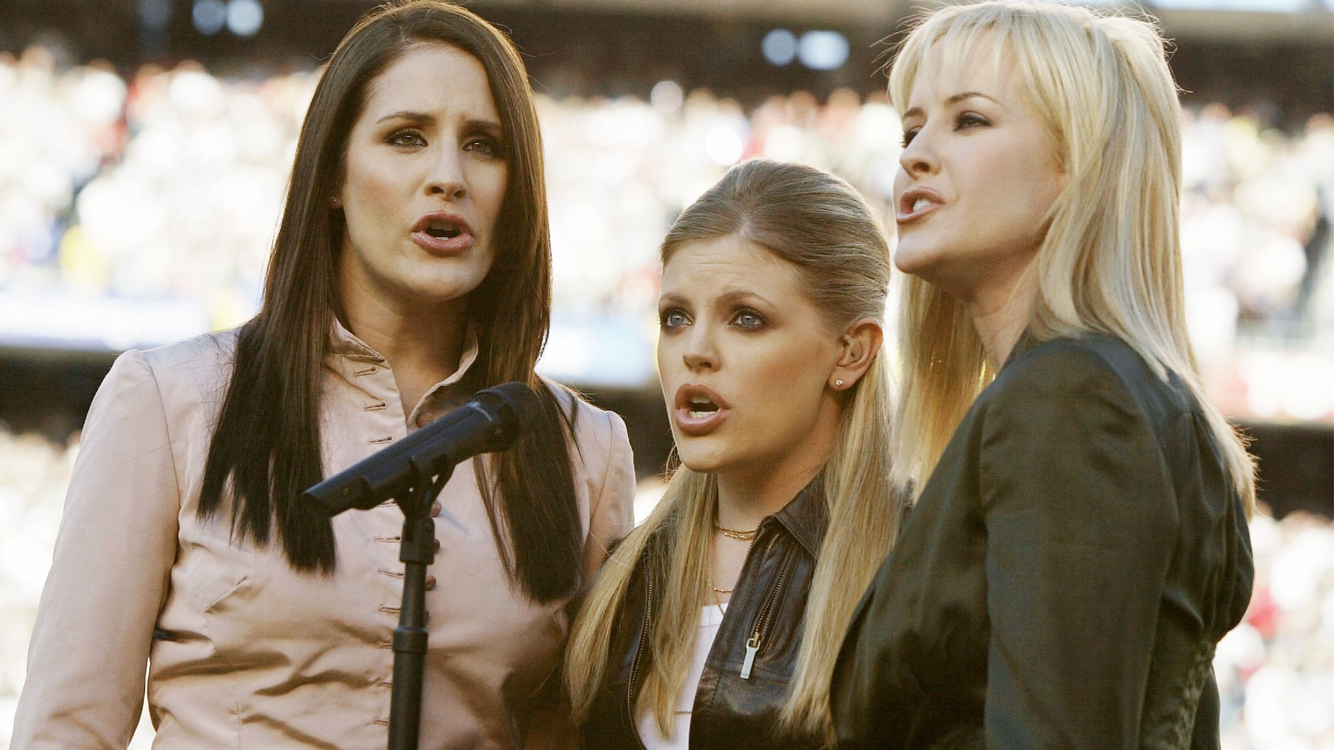 Anti-War Country Group The Chicks To Sing National Anthem At DNC