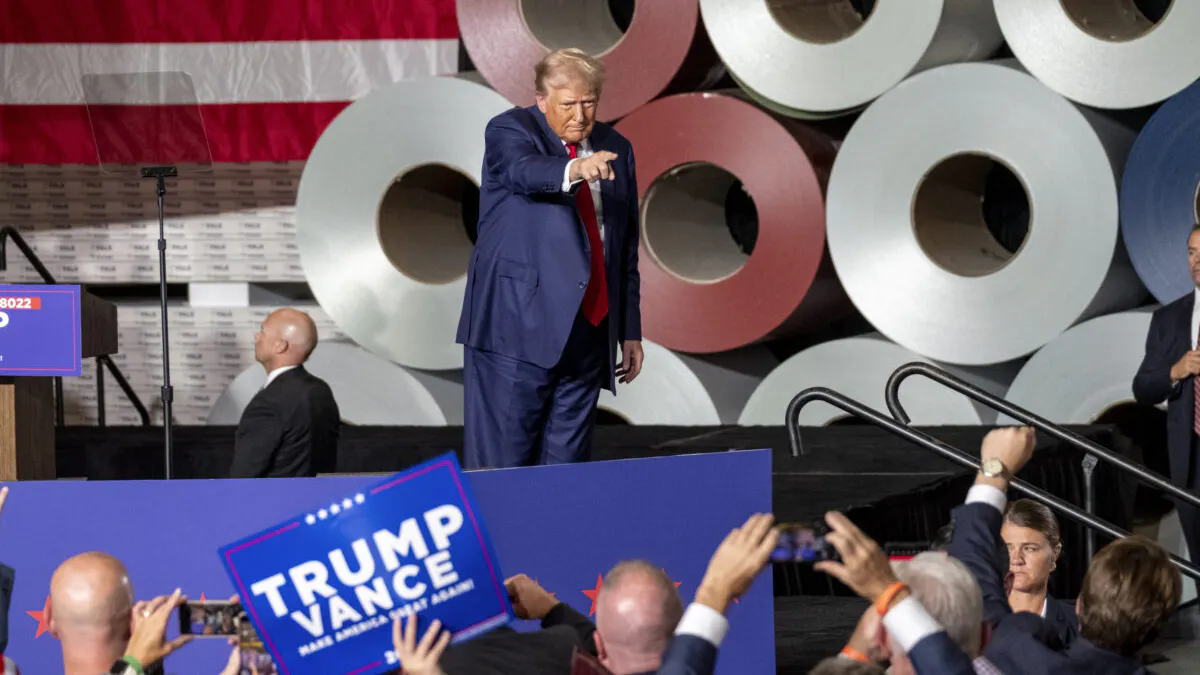 Man Charged After Driving Past Security Checkpoint At Trump Rally, Claimed To Have Bomb