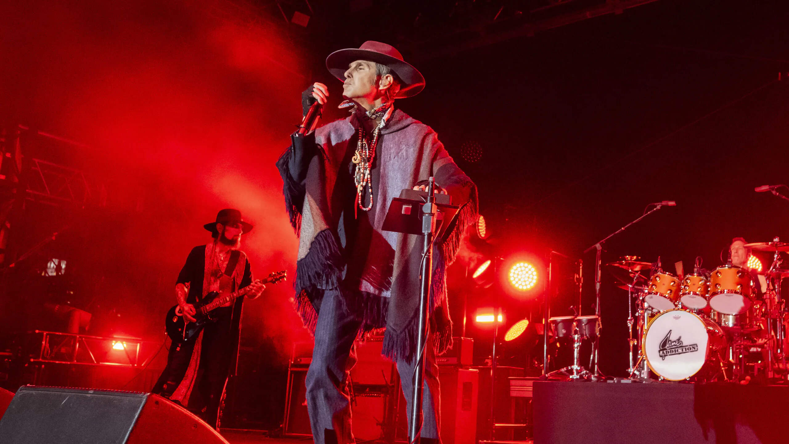 Fight Between Jane’s Addiction Band Members Leads To Tour Cancellation