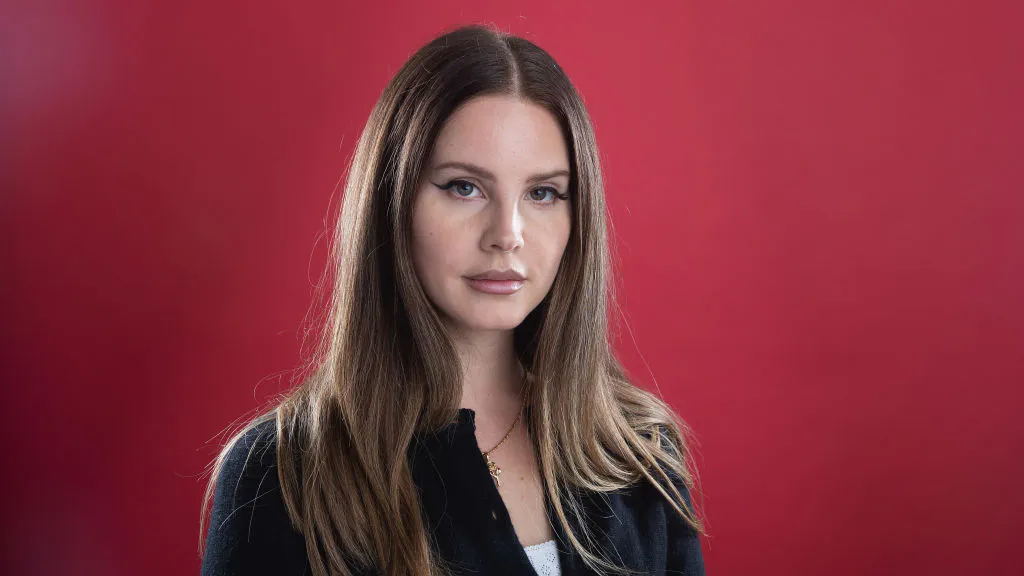 Lana Del Rey Marries Alligator Tour Guide; Fans Freak Out That He Might Support Trump