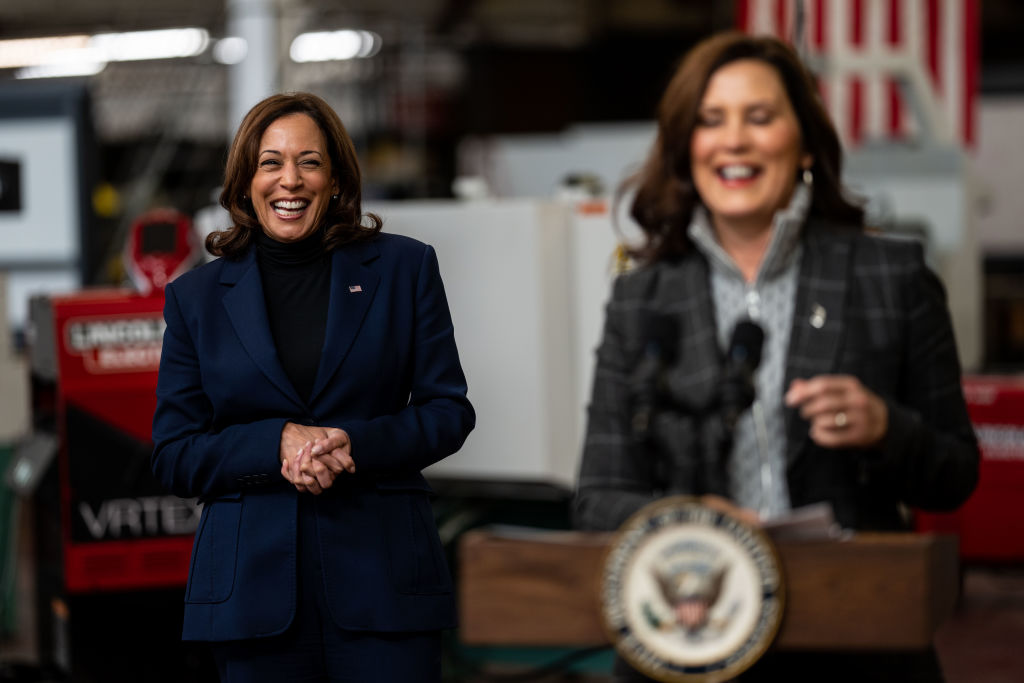 ‘S**t!’: Kamala Tries To Laugh Off Hot Mic Moment At A Bar With Gretchen Whitmer