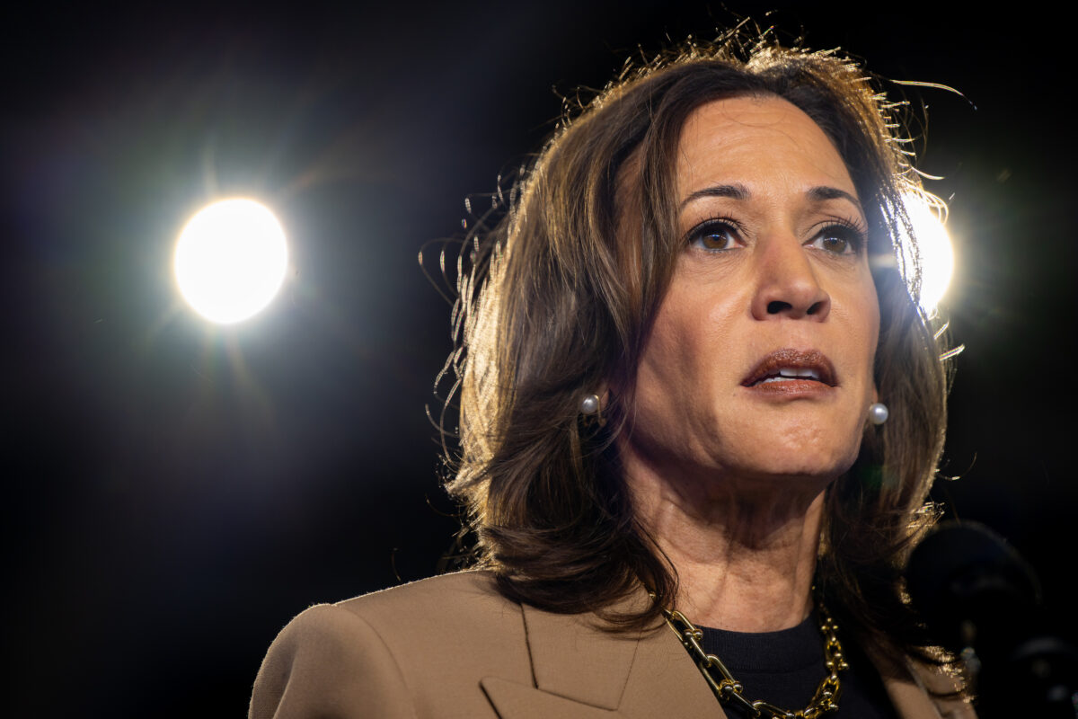 Top Bloomberg Editor Calls Out Kamala For Declining Interview