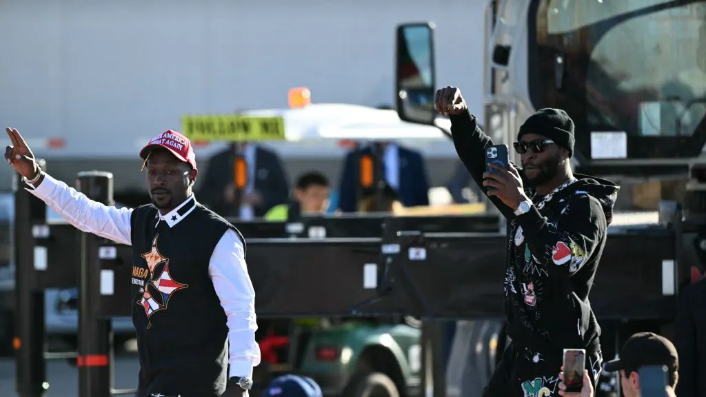 ‘Trump A Real One’: Former Steelers Star Le’Veon Bell Lauds Trump After PA Rally