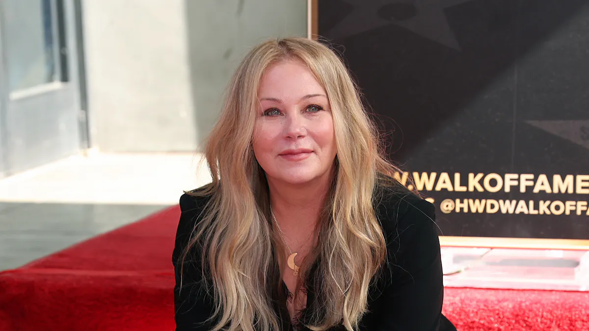 Christina Applegate Apologizes For Cussing Out Follower After Her Trump Win Meltdown