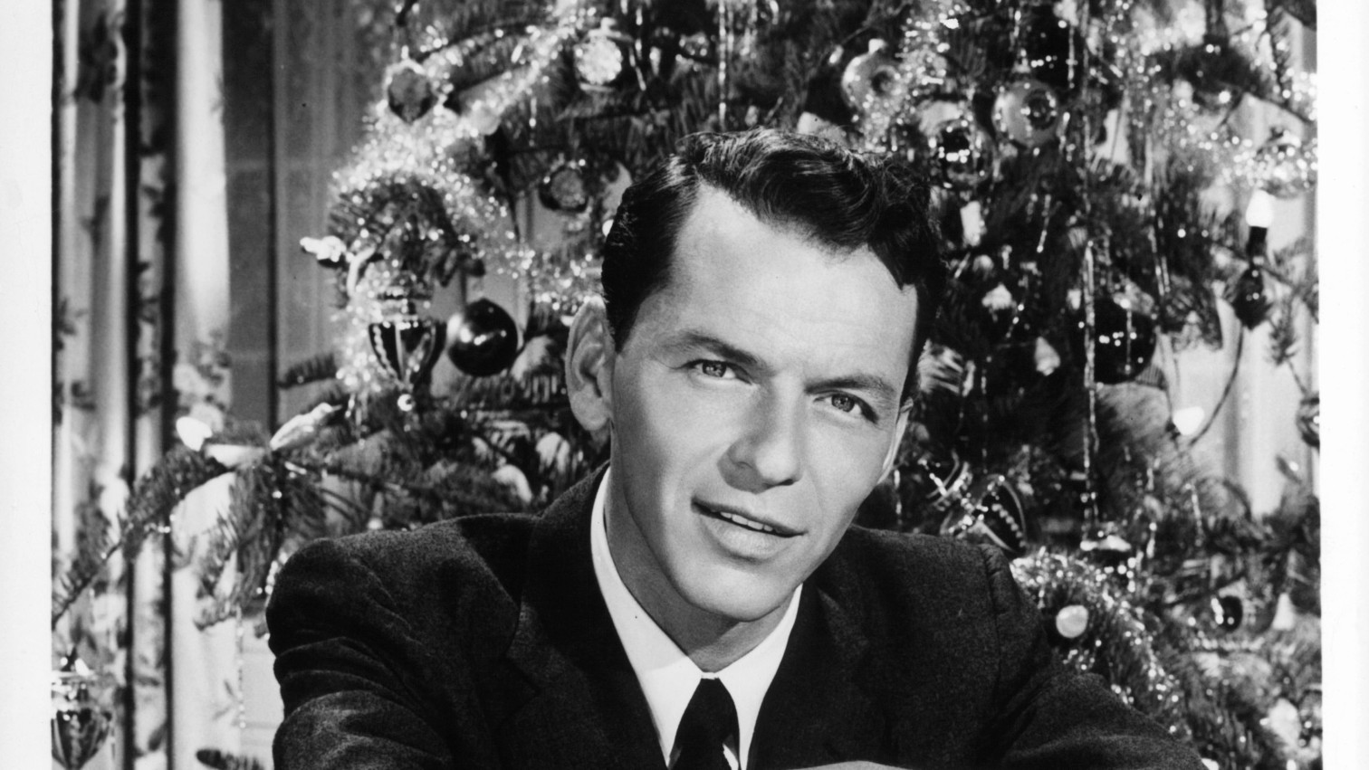 Frank Sinatra Returns To Top 10 Music Chart After More Than A Decade With Christmas Tunes