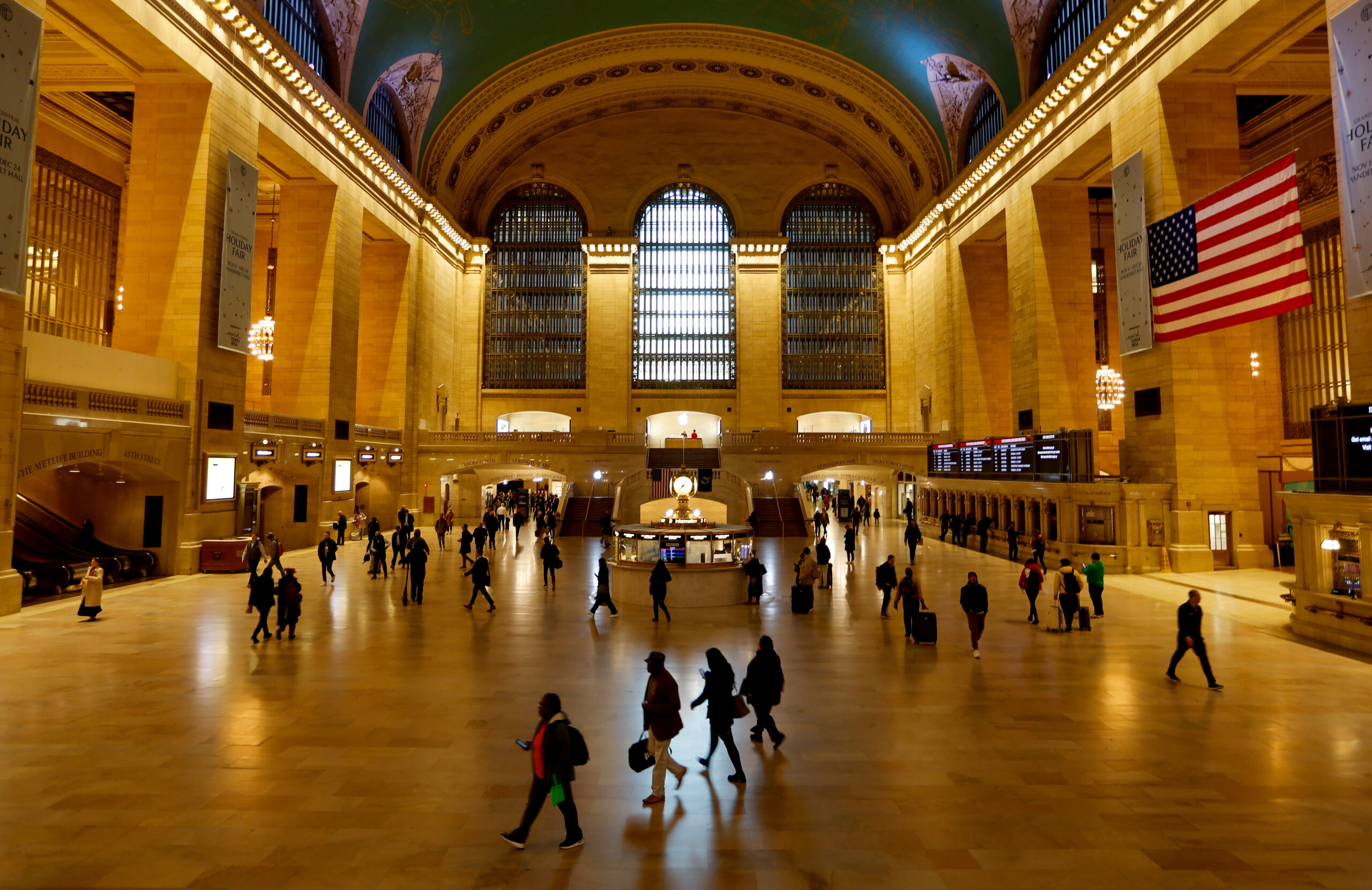 Man Allegedly Stabs Two People In New York On Christmas Eve. No One Helped Them.