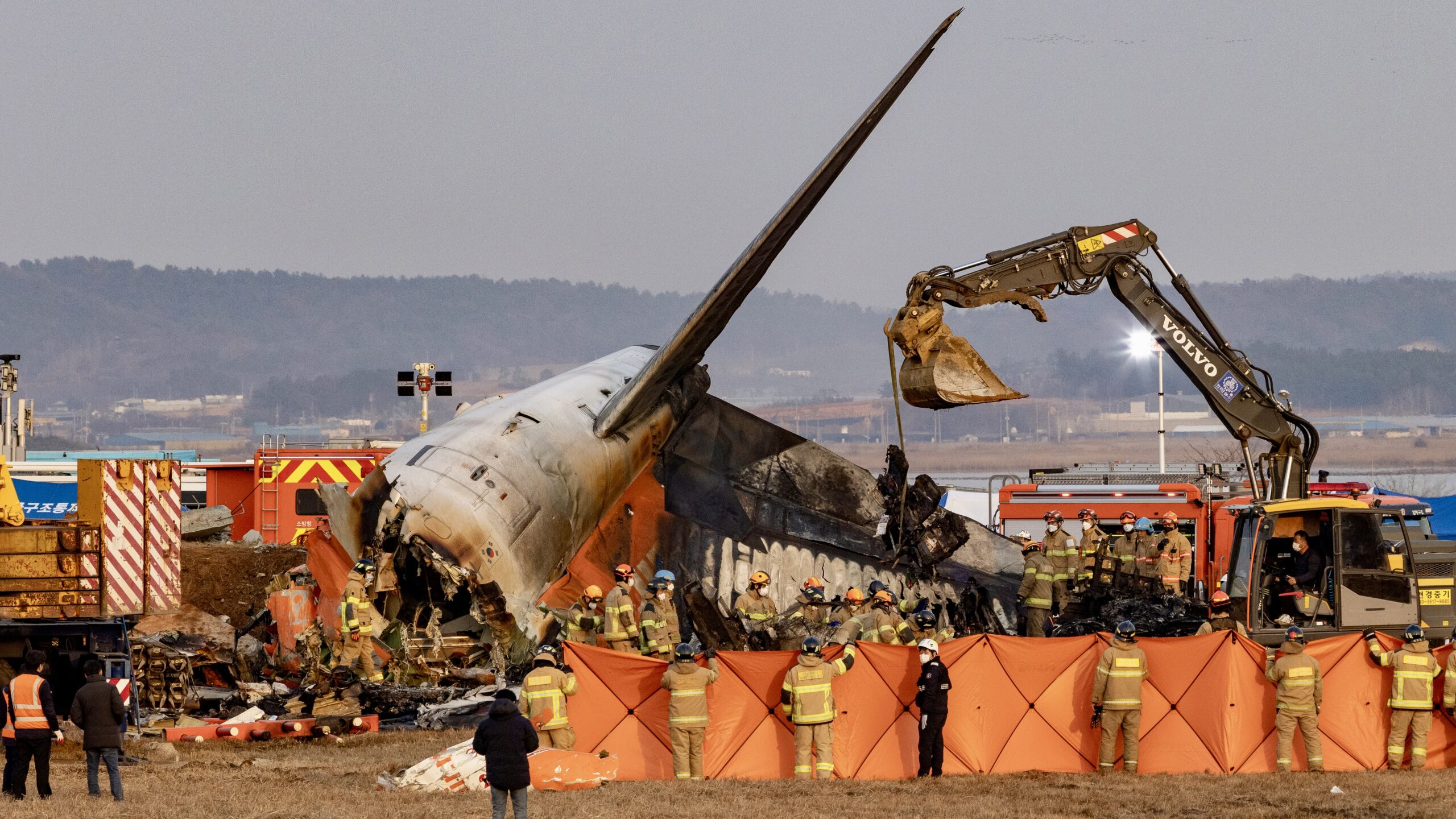 Plane Crashes While Trying To Land In South Korea Killing Nearly Everyone On Board