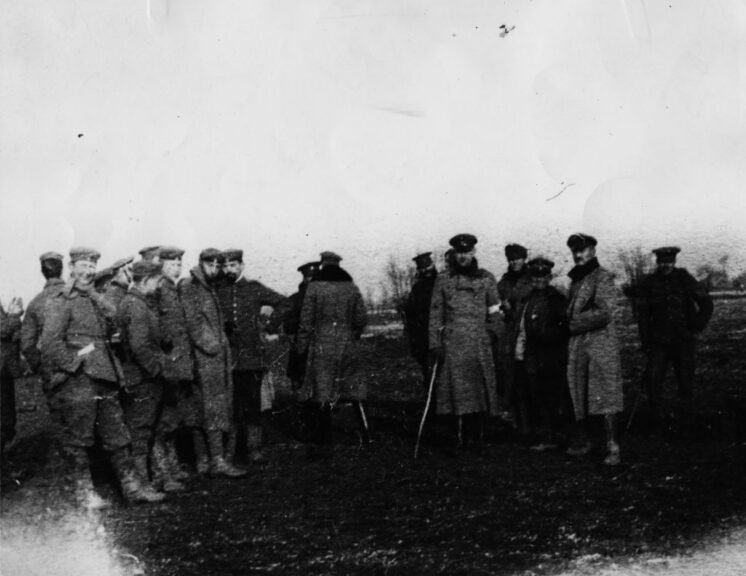 British and German meeting in No Man's Land during unofficial true Christmas 1914. Northumberland Hussars, 7th Division, Bridoux-Banks Sector. (Photo by: Robert Hunt/Windmill Books/Universal Images Group via Getty Images)