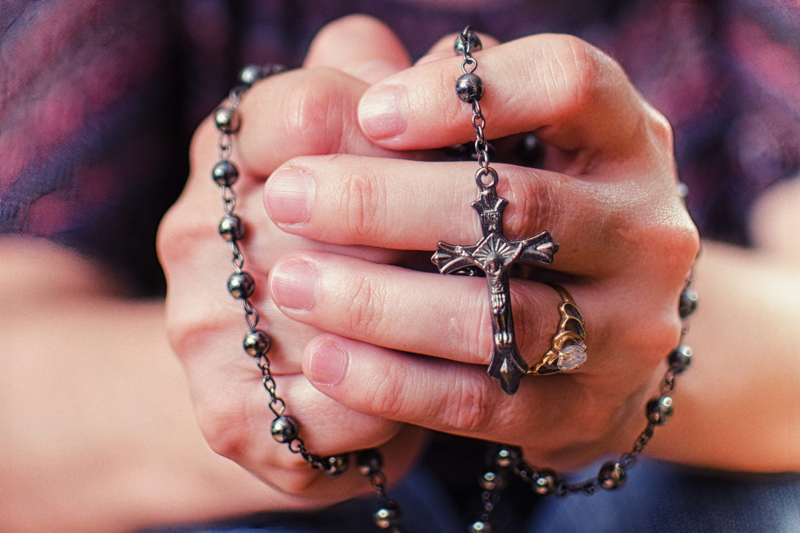 Chicago Museum Hangs Pro-Birth Control Notes On Rosaries In Planned Parenthood Exhibit