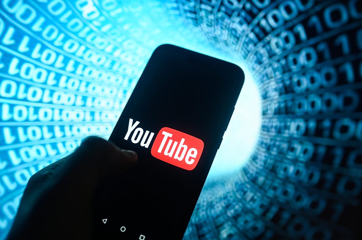 NextImg:Popular YouTube Author Accused Of Sexual Assault By Woman Who Apologized For Accusation