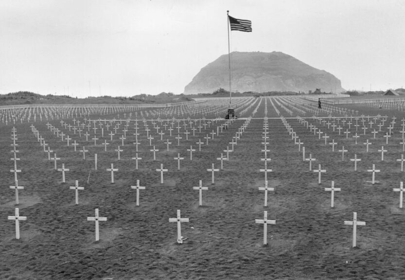 circa 1945: A US marine cemetery at the foot of Mount Suribachi in Iwo Jima. (Photo by Hulton Archive/Getty Images)